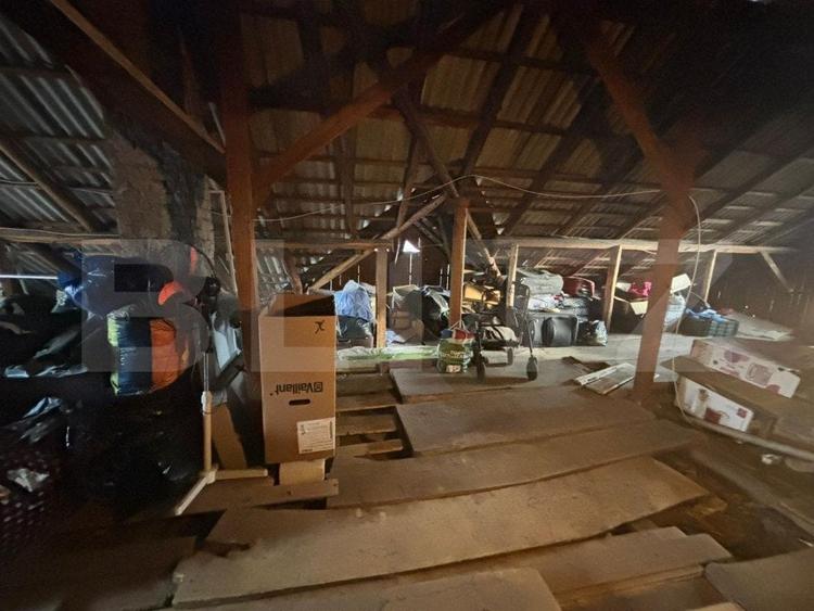 Casă individuală cu 7 camere cu Teren 300 Mp în Cetății