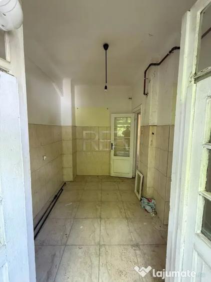Apartament cu 2 camere decomandat, mobilat în Regie