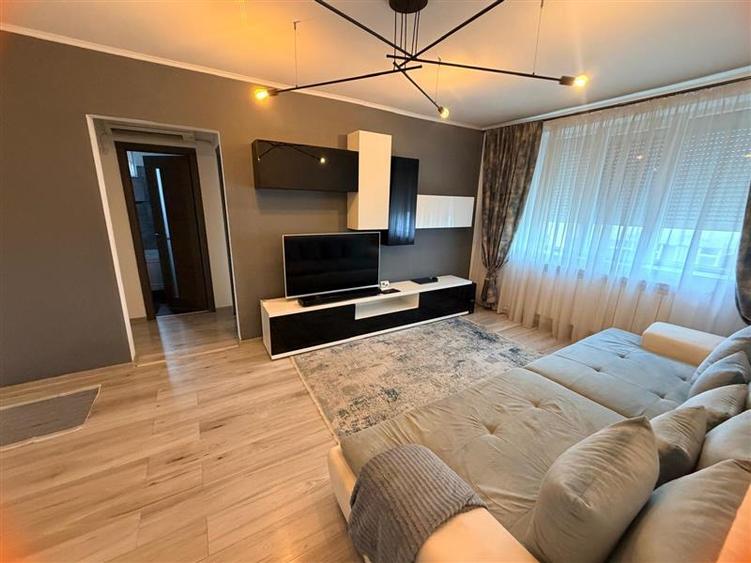 Apartament cu 3 camere decomandat, mobilat în Alexandru cel Bun