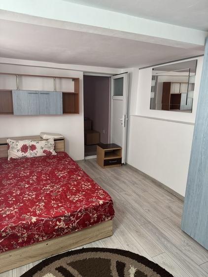 Inchiriez 2 camere la curte , baie si bucatarie separate - 1