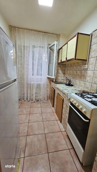 Apartament cu 2 camere semidecomandat în Craiovița Nouă