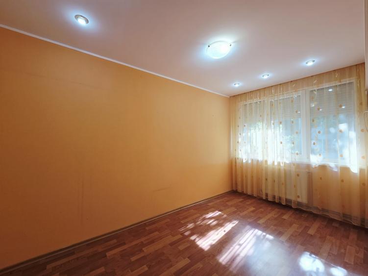 Apartament cu 3 camere semidecomandat în Țiglina 3