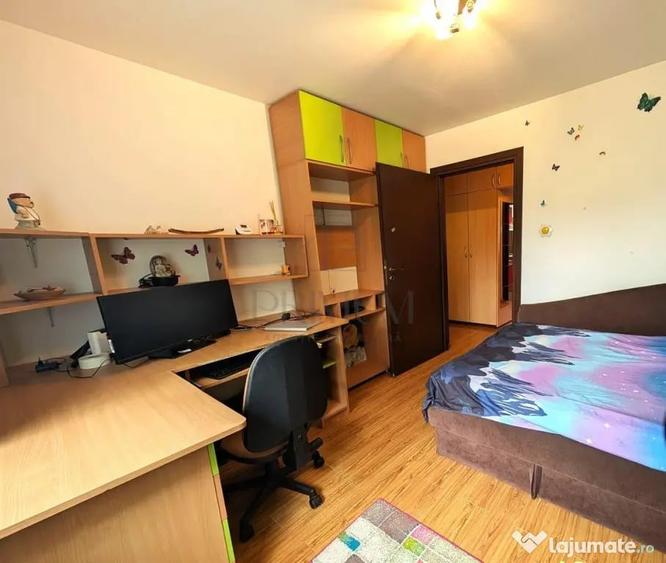 Apartament cu 4 camere decomandat în Steaua