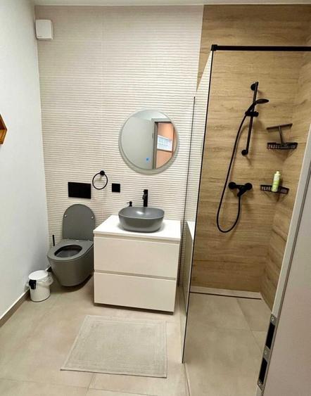 Apartament cu 3 camere decomandat, mobilat în Romană