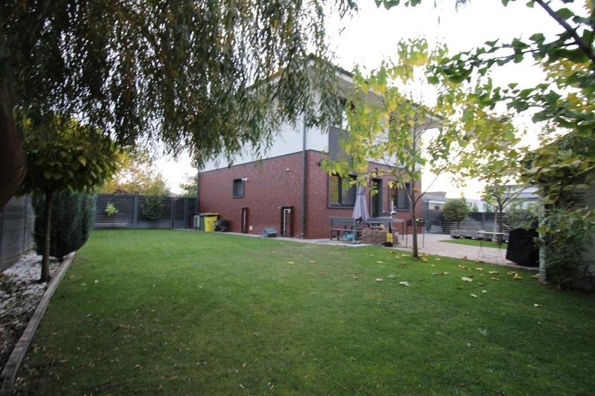 Casă cu 5 camere cu Teren 600 Mp în Corbeanca