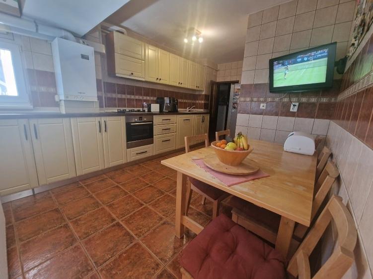 Apartament cu 3 camere decomandat, mobilat în Țiglina 1