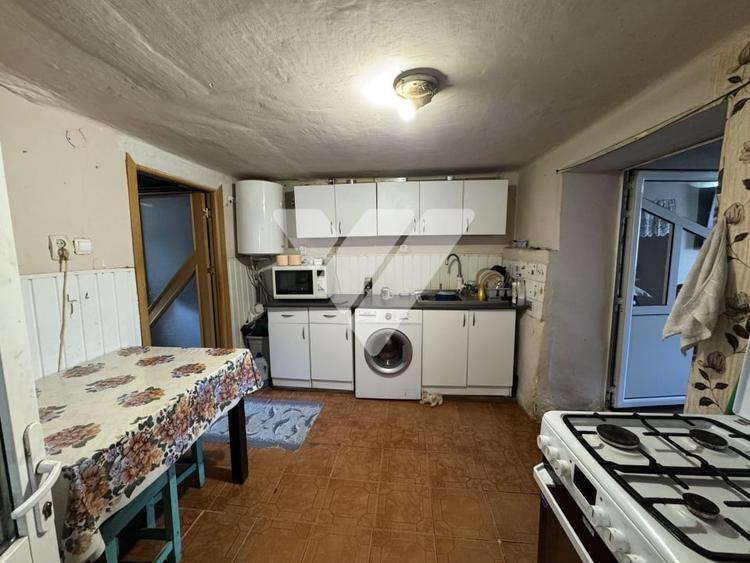 Casă individuală cu 5 camere cu Canalizare în Sadu