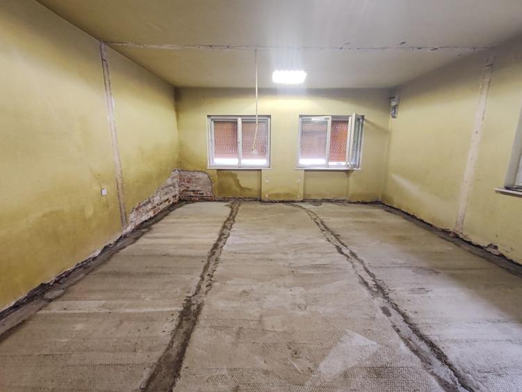 Casă individuală cu 4 camere cu Canalizare în Central