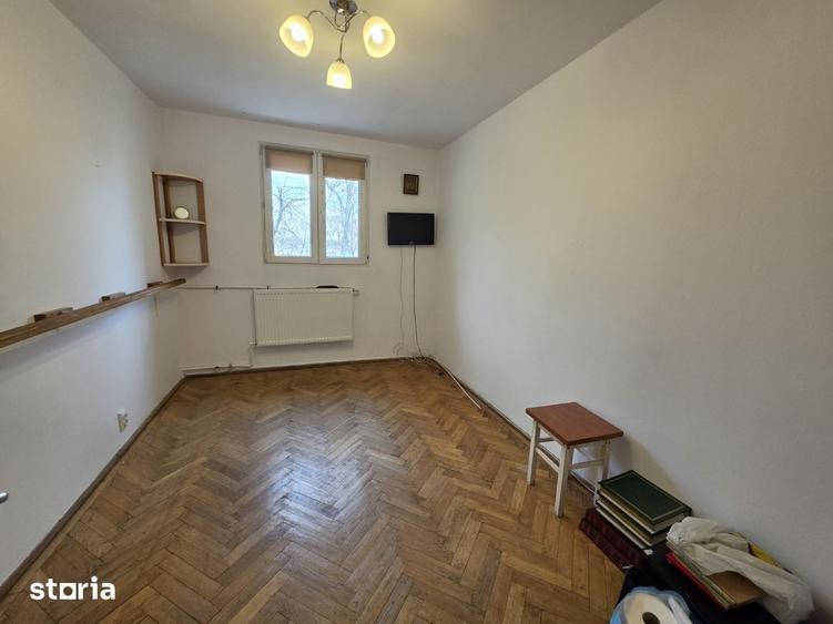 Apartament cu 4 camere semidecomandat în Sălăjan