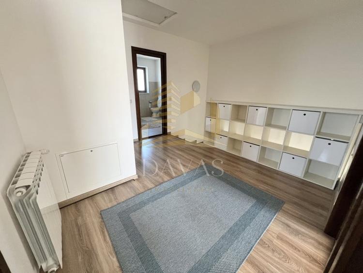 Casă individuală cu 5 camere cu Teren 300 Mp în Europa