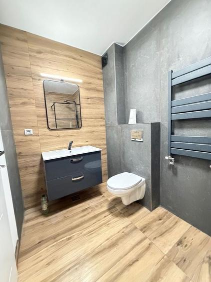 Apartament cu 3 camere semidecomandat în Florești