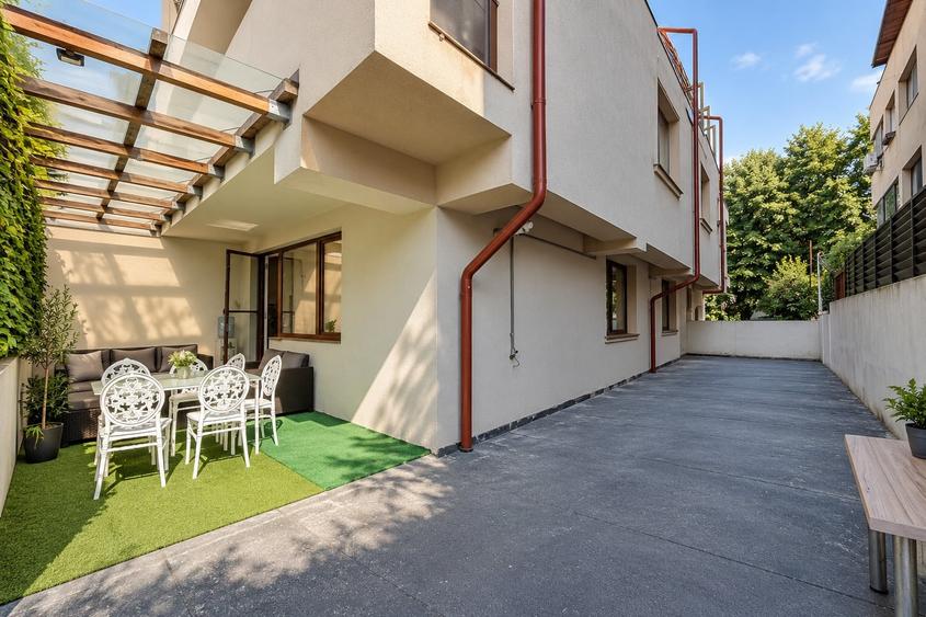 Apartament cu 4 camere decomandat în Bucureștii Noi