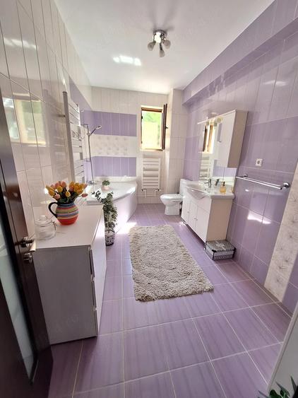 Casă cu 5 camere cu Teren 636 Mp în Central