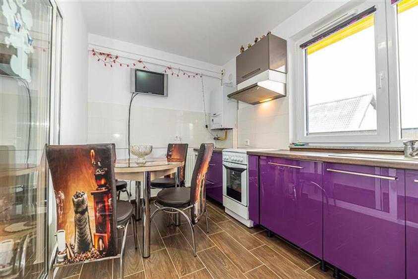 Apartament cu 3 camere decomandat, mobilat în Tractorul