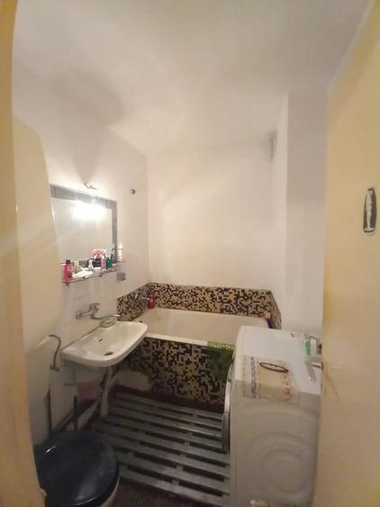 Apartament cu 3 camere decomandat în Est