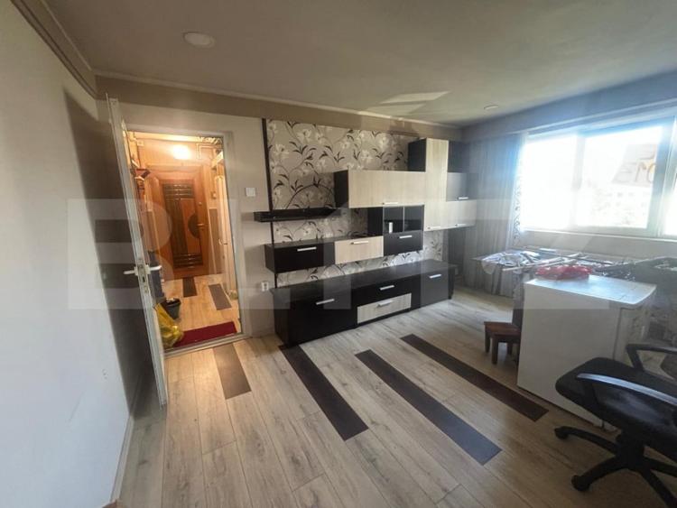 Apartament cu 2 camere semidecomandat în Micro 6