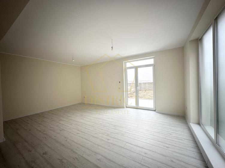 Duplex cu 4 camere cu Canalizare în Giroc