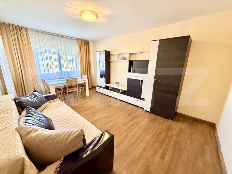 Apartament cu 3 camere decomandat, mobilat în Cetate