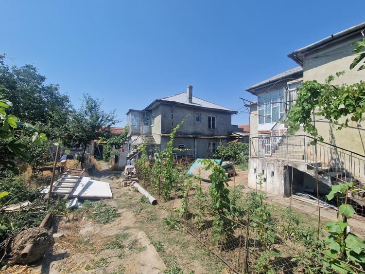 Casă individuală cu 4 camere cu Canalizare în Km 4-5
