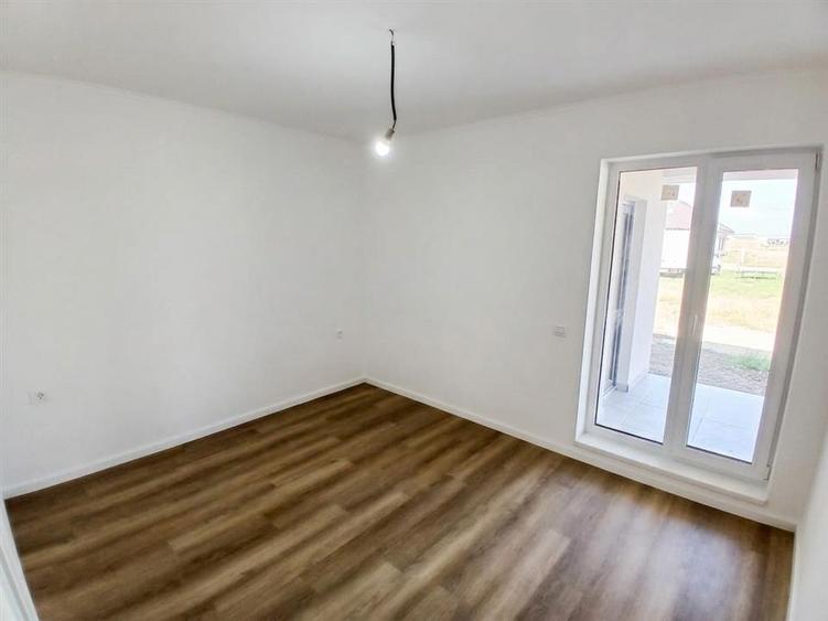 Casă cu 4 camere cu Teren 500 Mp în Sântandrei
