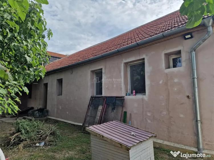 Casă cu 6 camere cu Teren 306 Mp în Muncitoresc