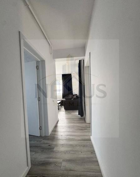 Apartament cu 3 camere semidecomandat, mobilat în Sud
