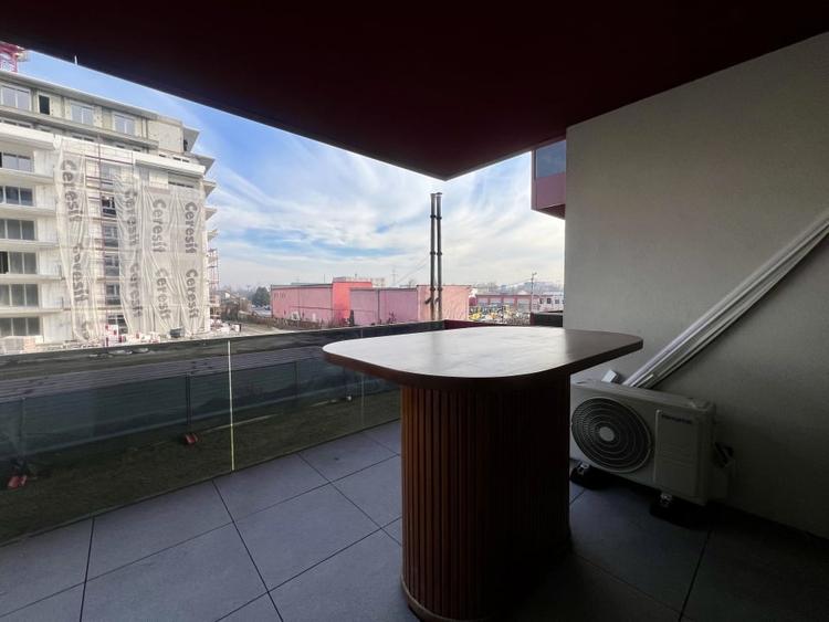 Apartament cu 2 camere semidecomandat, mobilat în Mărăști