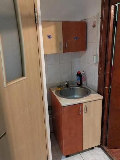 Garsonieră decomandată, mobilată în Valea Rosie