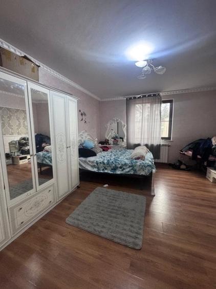 Casă individuală cu 7 camere cu Canalizare în Central