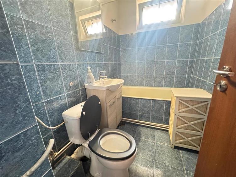 Apartament cu 4 camere decomandat, mobilat în Cedonia