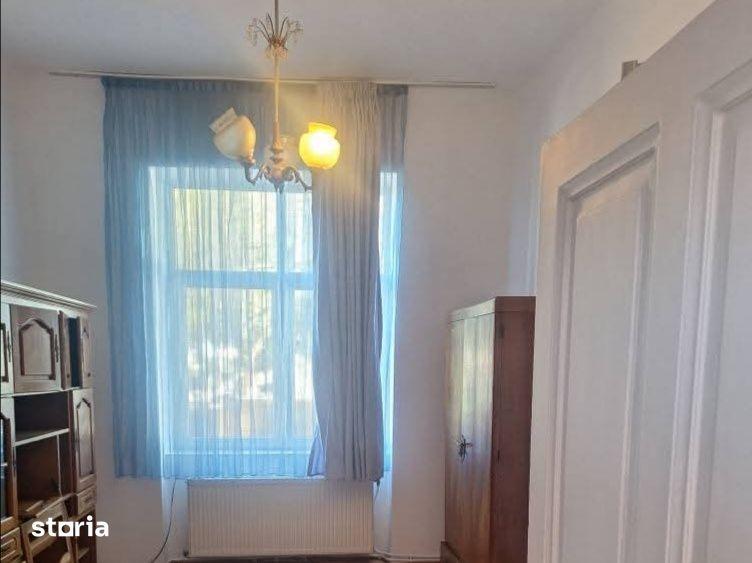 Casă cu 4 camere semidecomandat cu Teren 150 Mp în Gruia
