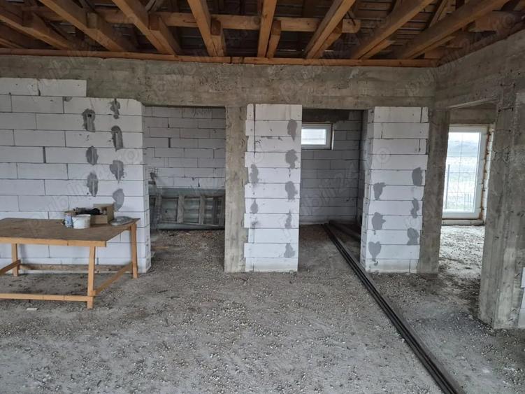 Casă cu 3 camere cu Teren 525 Mp în Stăncești