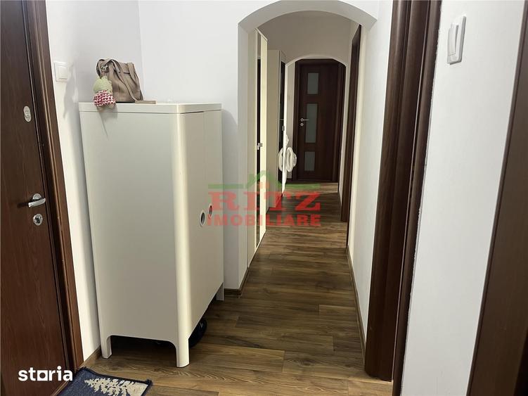 Apartament cu 3 camere decomandat în Crișan