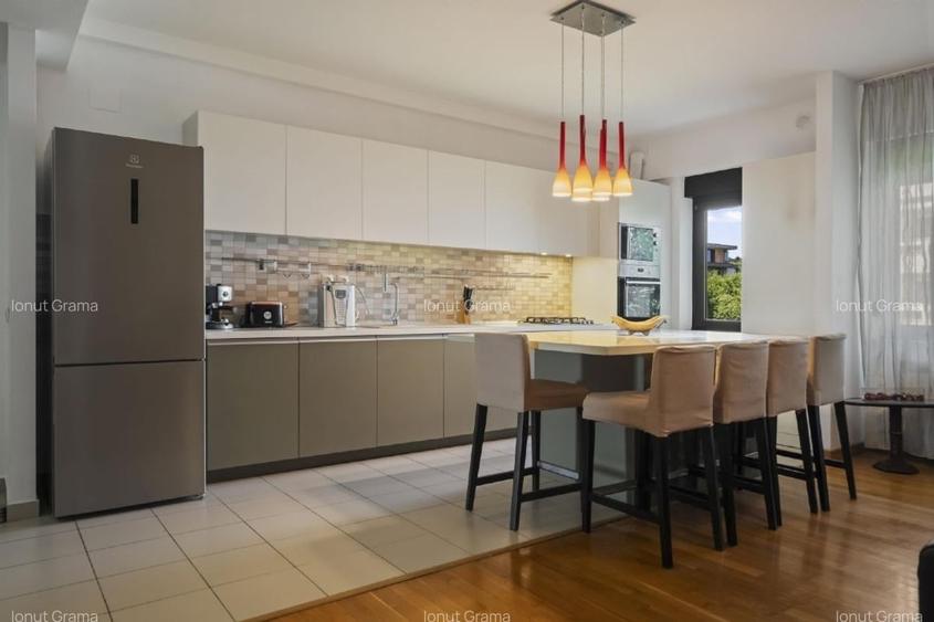 Apartament cu 3 camere semidecomandat, mobilat în Iancu Nicolae