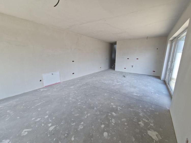 Duplex cu 5 camere cu Canalizare în Iris