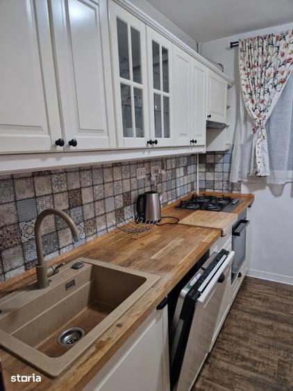 Apartament cu 3 camere semidecomandat, mobilat în Titan