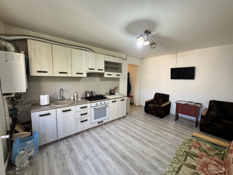 Apartament cu 2 camere semidecomandat, mobilat în Calea București