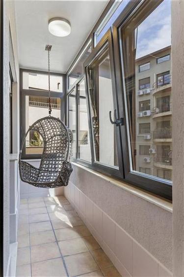 Apartament cu 3 camere semidecomandat, mobilat în Arcul de Triumf