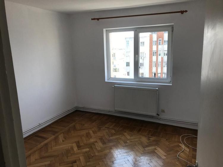 Apartament cu 3 camere decomandat în Băceni