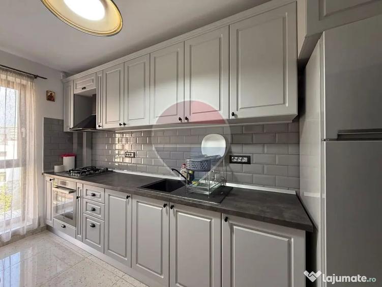 Apartament cu 4 camere decomandat în Titan