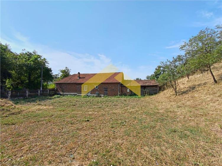 Casă individuală cu 3 camere cu Teren 2504 Mp în Cuiaș