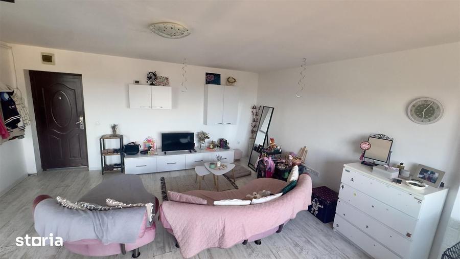 Apartament cu 3 camere în Est