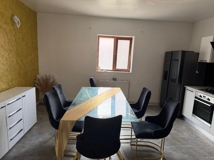 Casă individuală cu 2 camere cu Garaj în Bobda