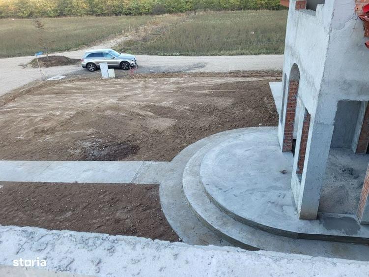 Casă cu 4 camere în Bălteni