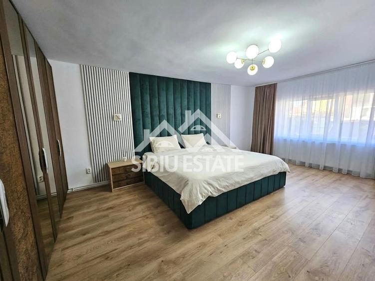 Casă individuală cu 7 camere cu Canalizare în Tineretului