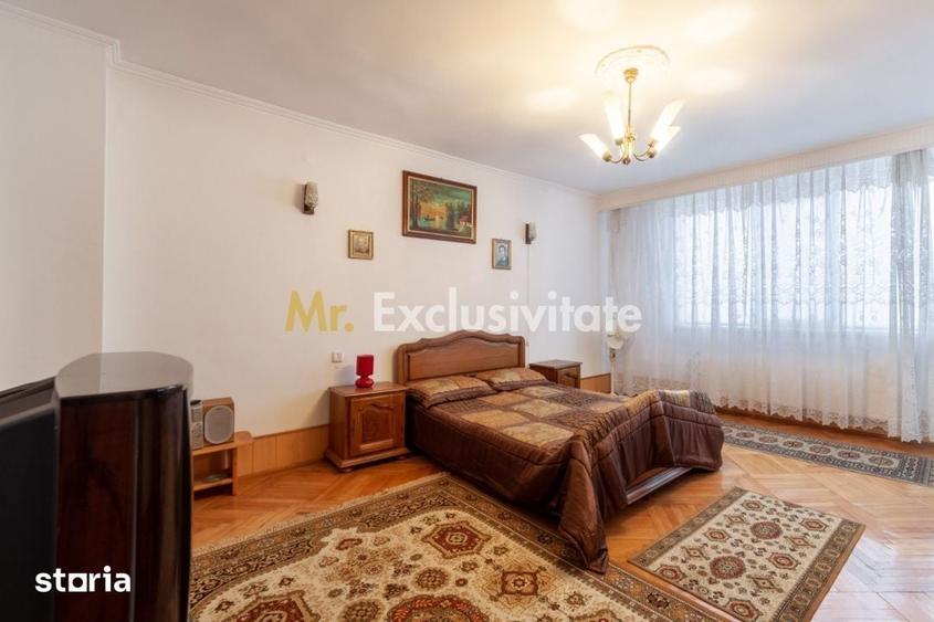 Casă cu 10 camere cu Teren 350 Mp în Exercițiu