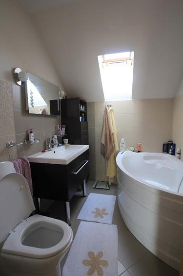 Duplex cu 5 camere cu Teren 500 Mp în Odăile