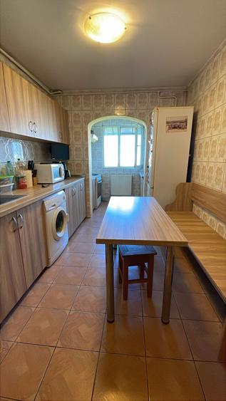 Apartament cu 3 camere semidecomandat în Colentina