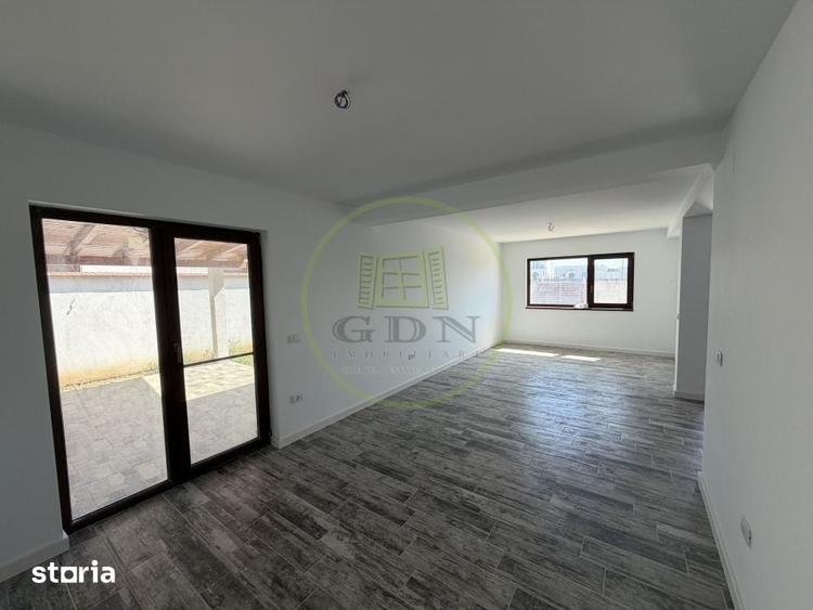 Casă cu 5 camere cu Teren 246 Mp în Malu Mare