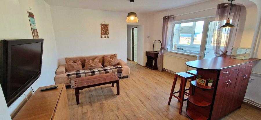Apartament cu 3 camere decomandat în Cetate